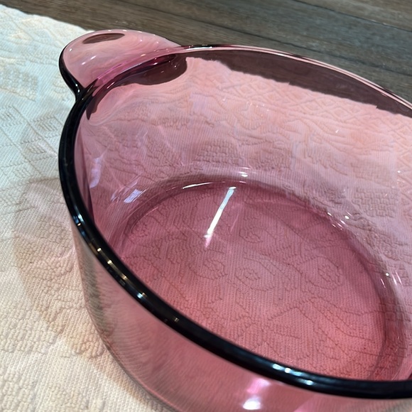 Corning Cranberry Bowl with Handles - Picture 3 of 11